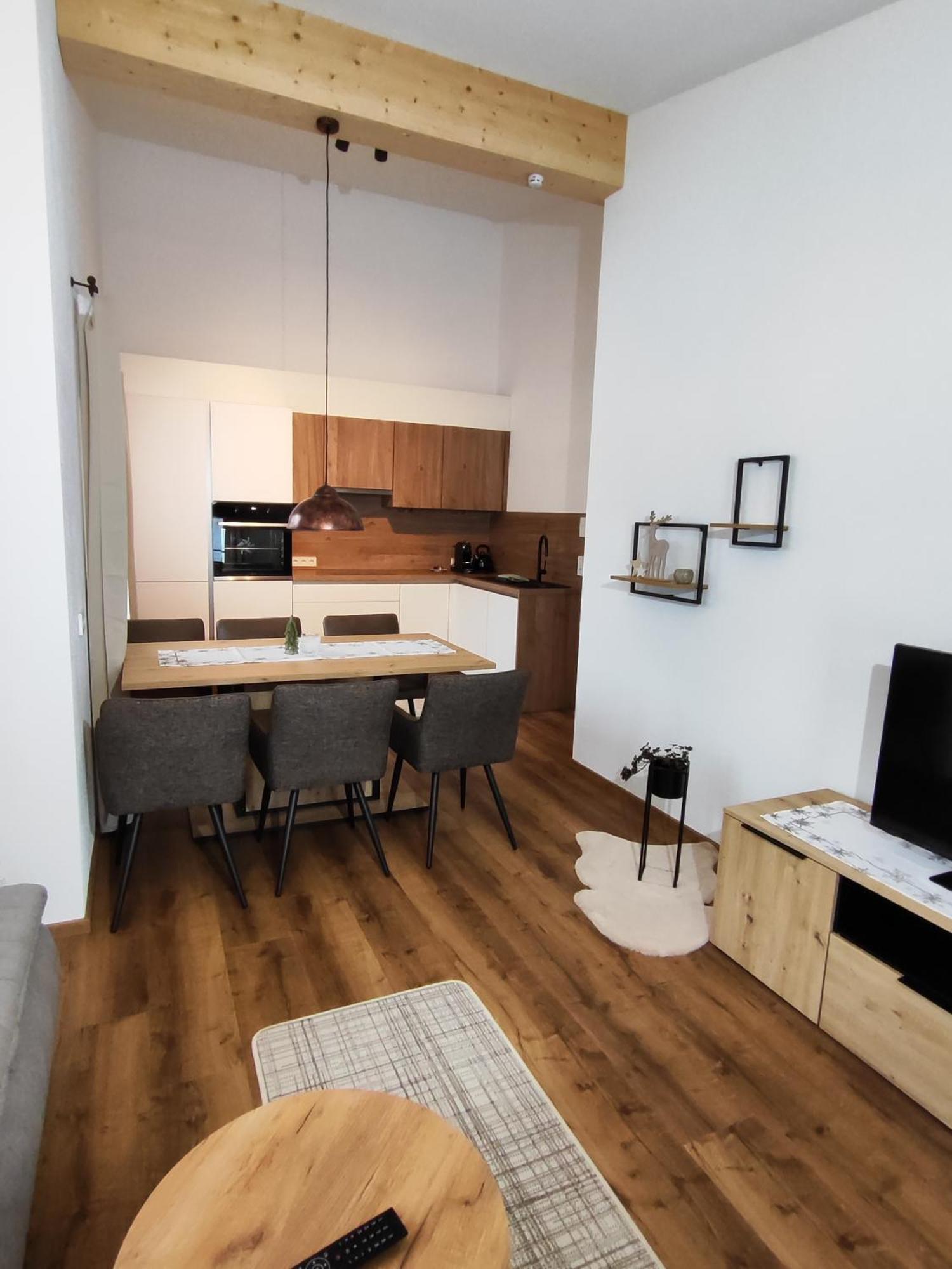 Anna & Anton Apartment
